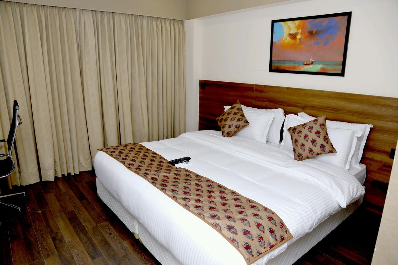 Hotel Mumbai House Andheri East, Mumbai Dış mekan fotoğraf