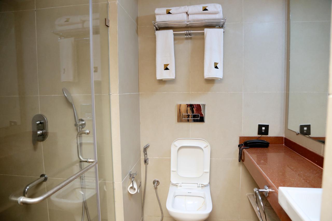 Hotel Mumbai House Andheri East, Mumbai Dış mekan fotoğraf