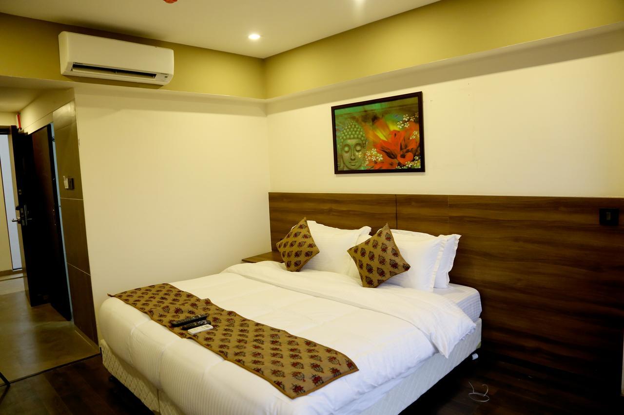 Hotel Mumbai House Andheri East, Mumbai Dış mekan fotoğraf