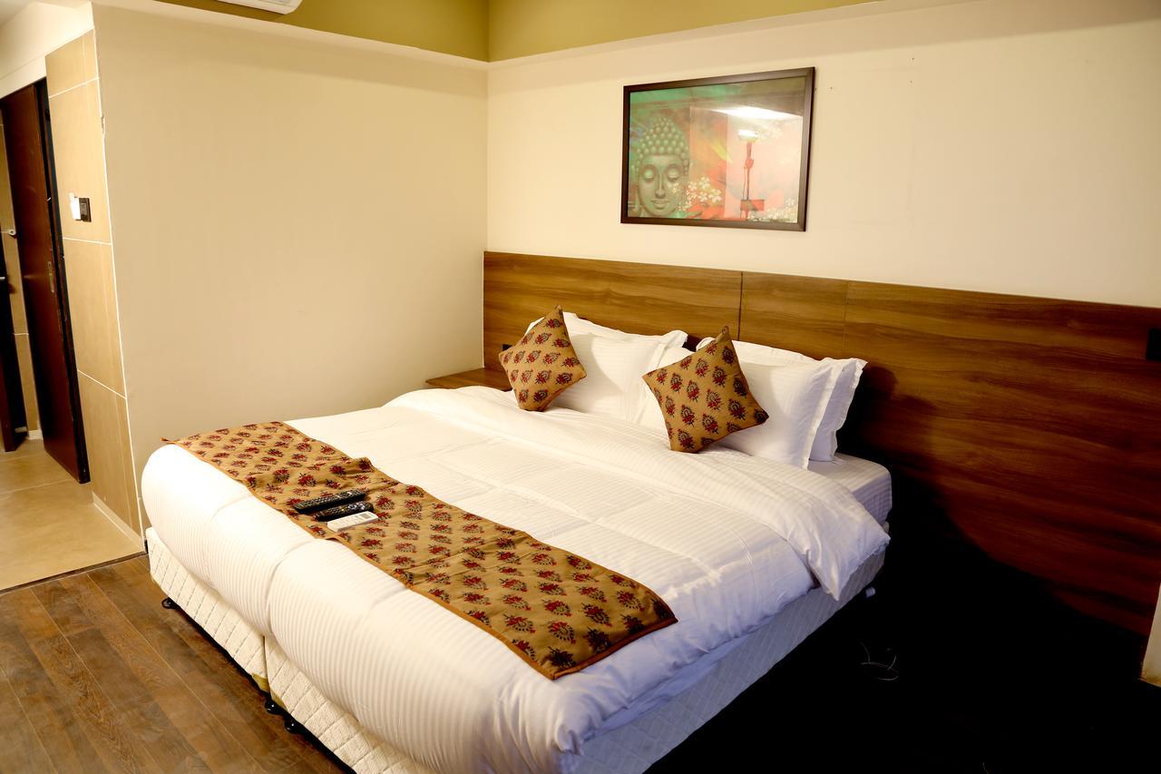 Hotel Mumbai House Andheri East, Mumbai Dış mekan fotoğraf