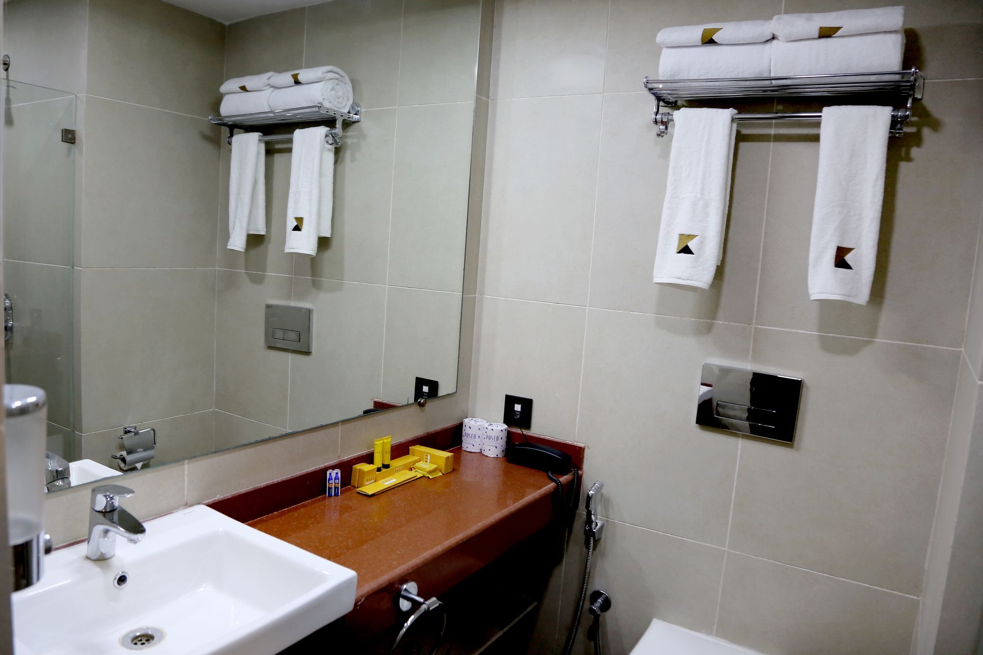Hotel Mumbai House Andheri East, Mumbai Dış mekan fotoğraf