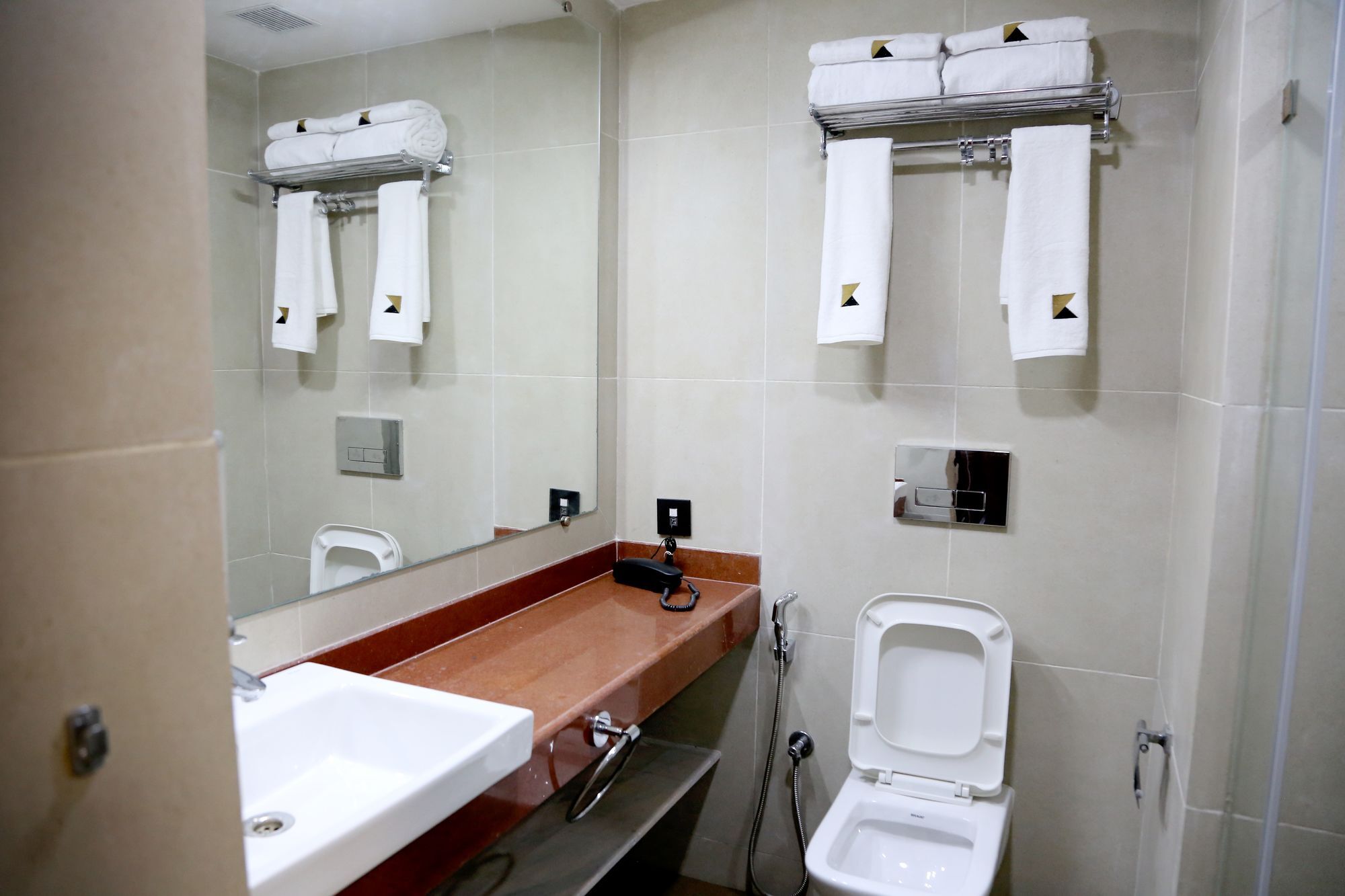 Hotel Mumbai House Andheri East, Mumbai Dış mekan fotoğraf