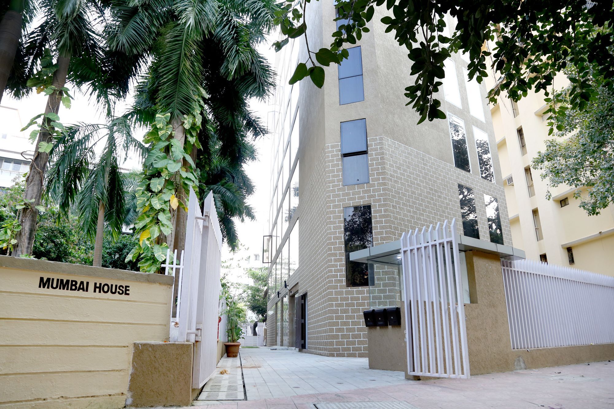 Hotel Mumbai House Andheri East, Mumbai Dış mekan fotoğraf